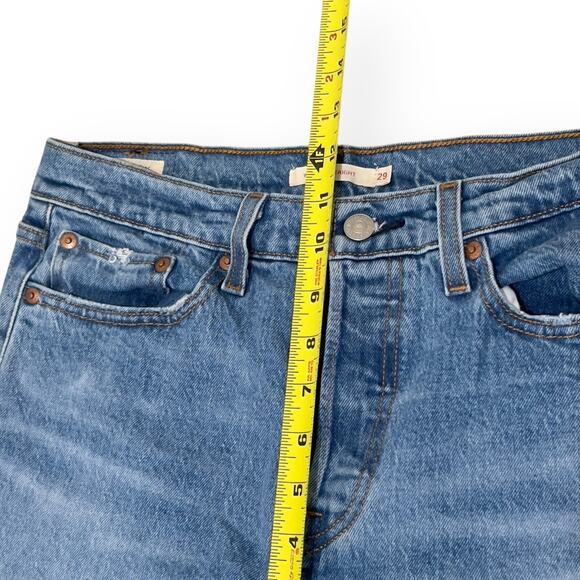 NEW Levi's Premium Wedgie Straight Distressed Jeans Womens Size 29 Medium Wash - Picture 9 of 10
